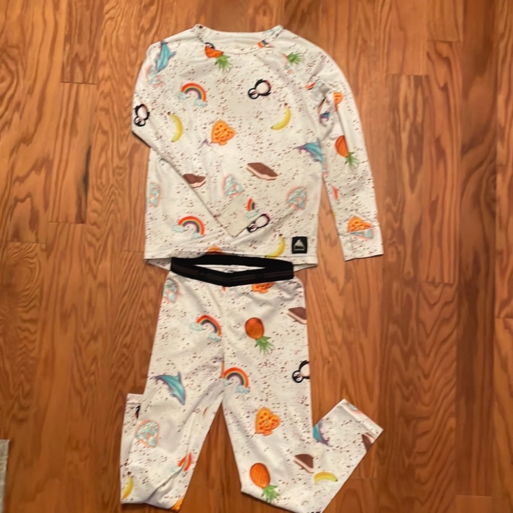 Burton girls 1st layer set in fun print.
